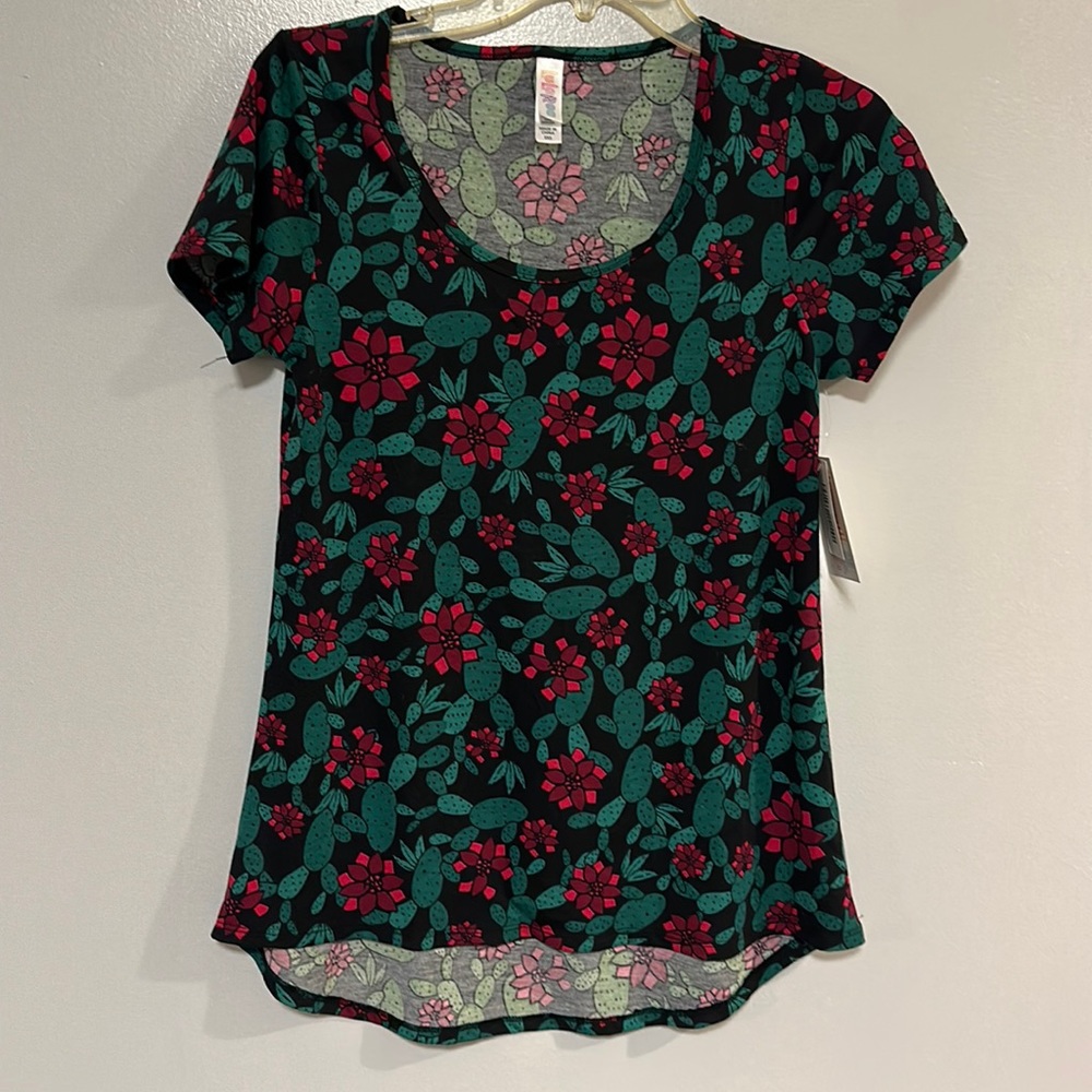 LulaRoe top Green red  lack short sleeve size XXS hi low